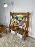 Half Playstand/bookshelf
