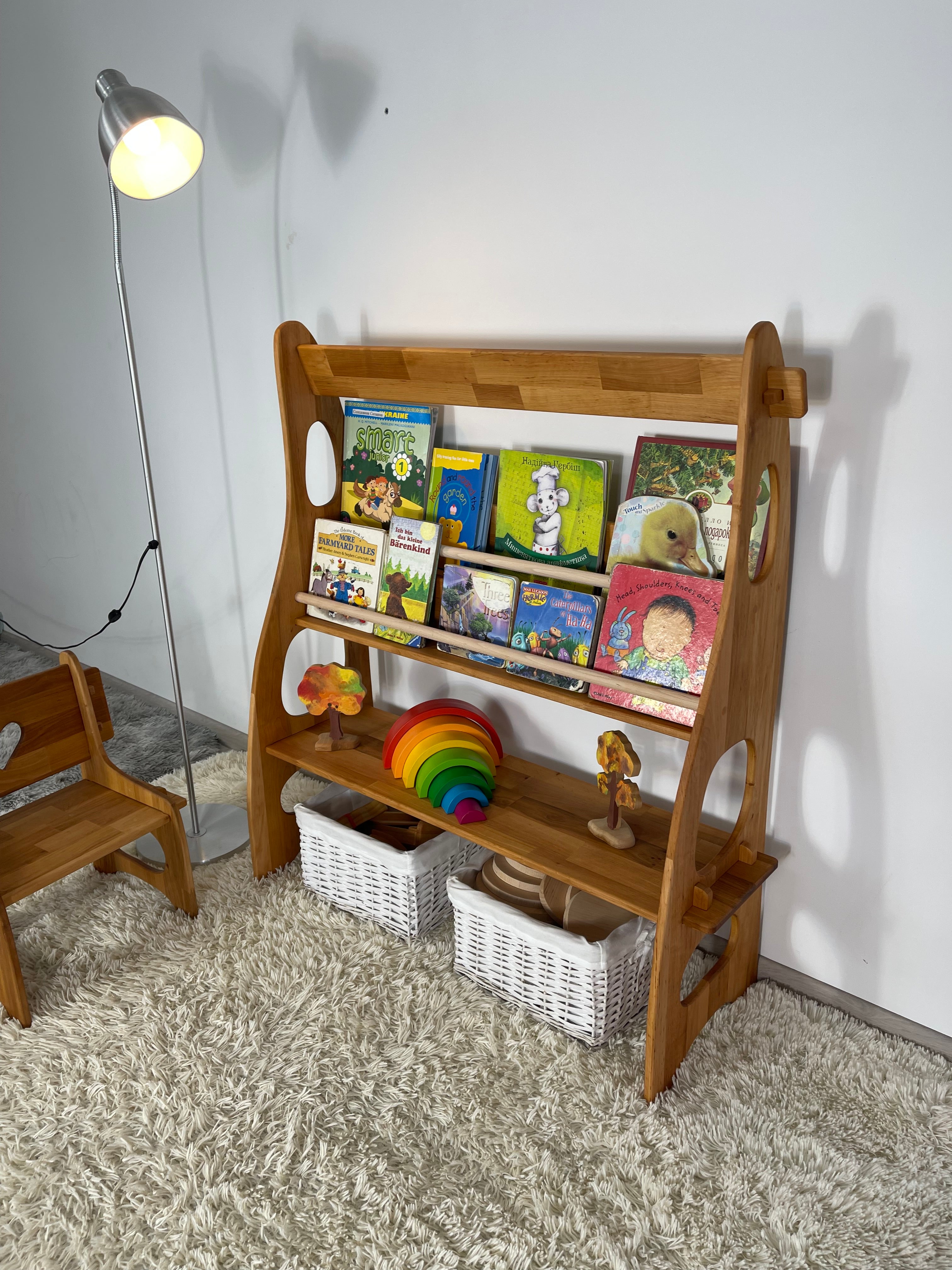 Half Playstand/bookshelf