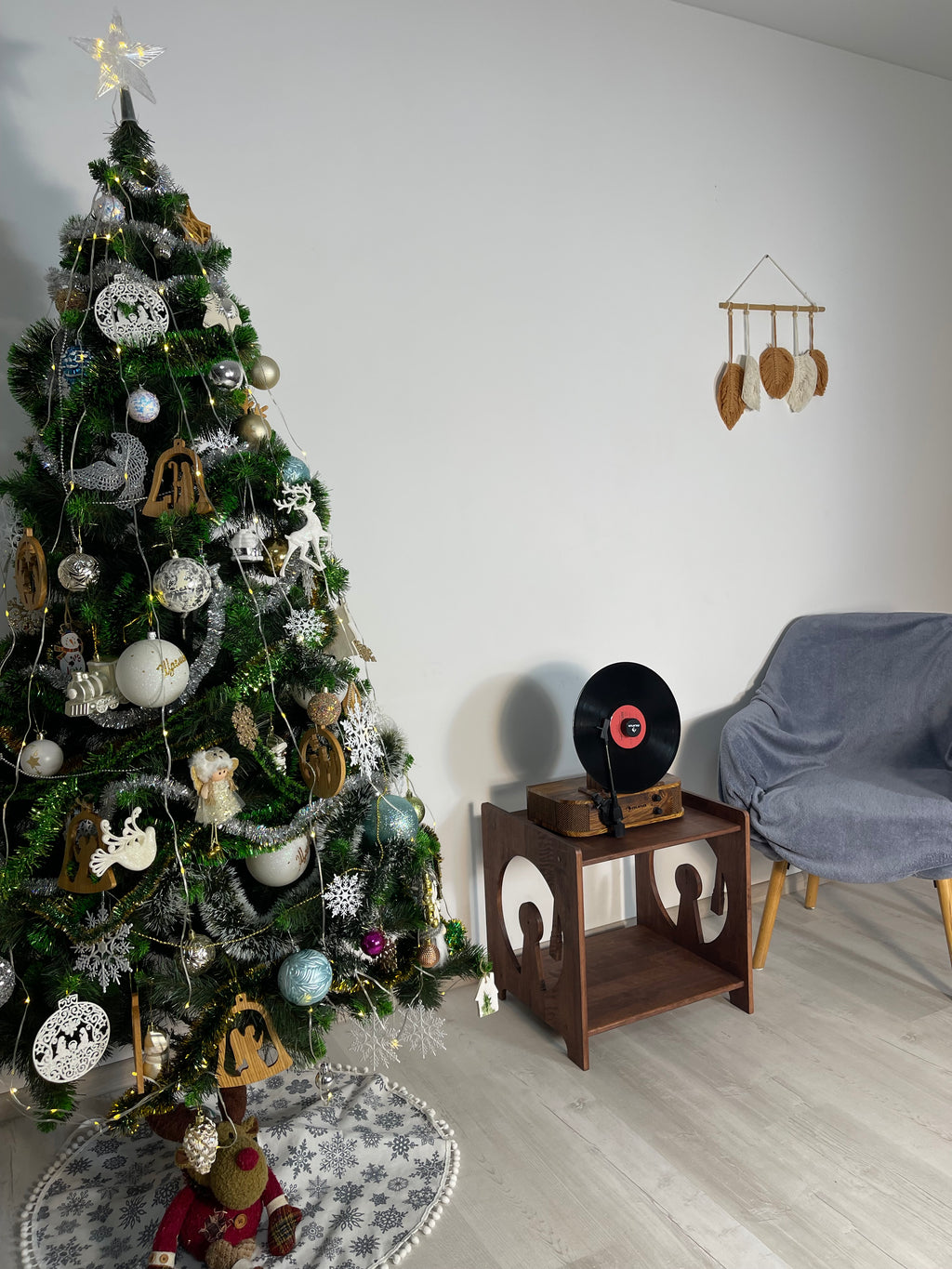 Wooden Record Player Stand – Custom Vinyl Table in Alder Wood