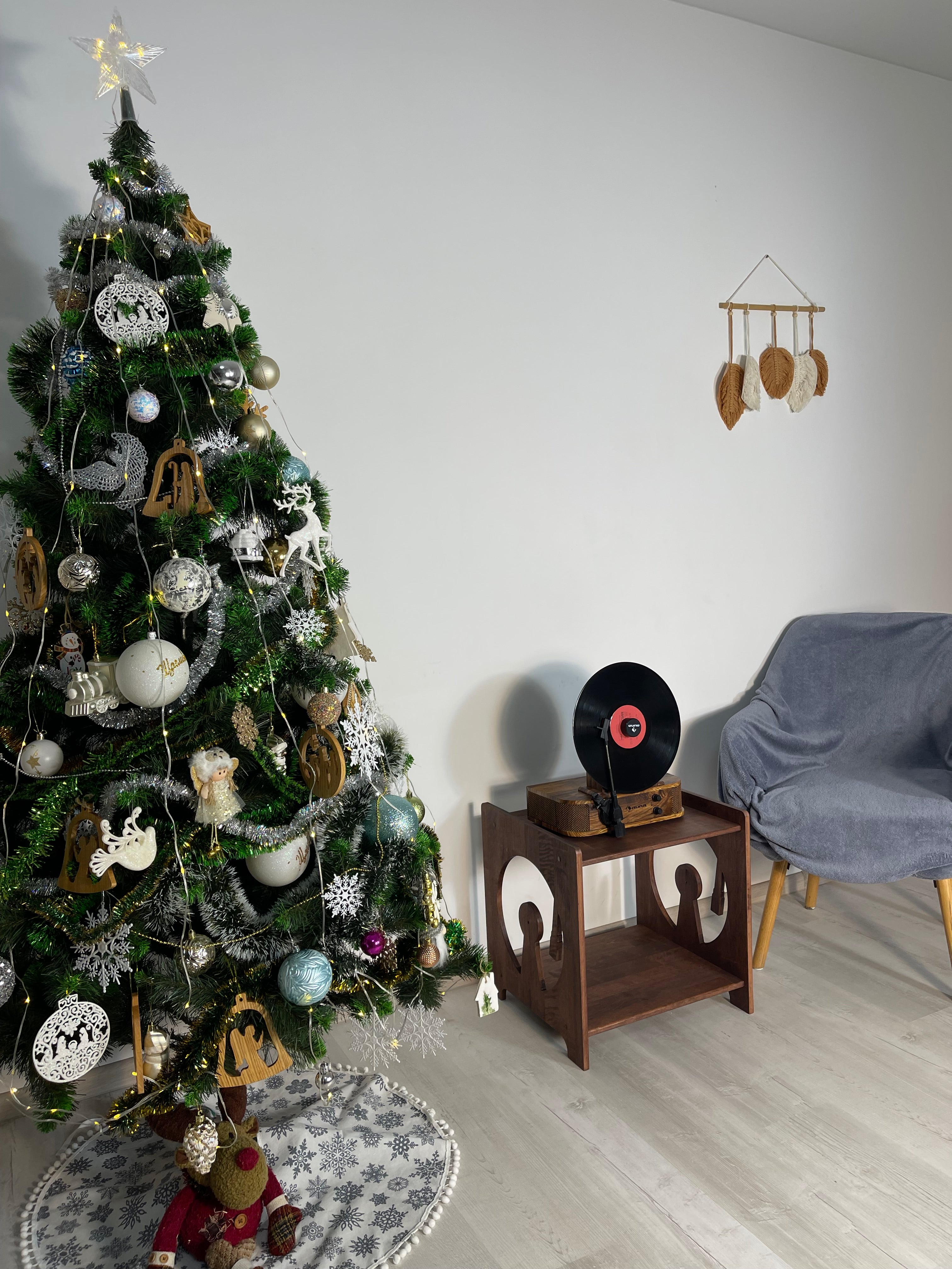 Wooden Record Player Stand – Custom Vinyl Table in Alder Wood