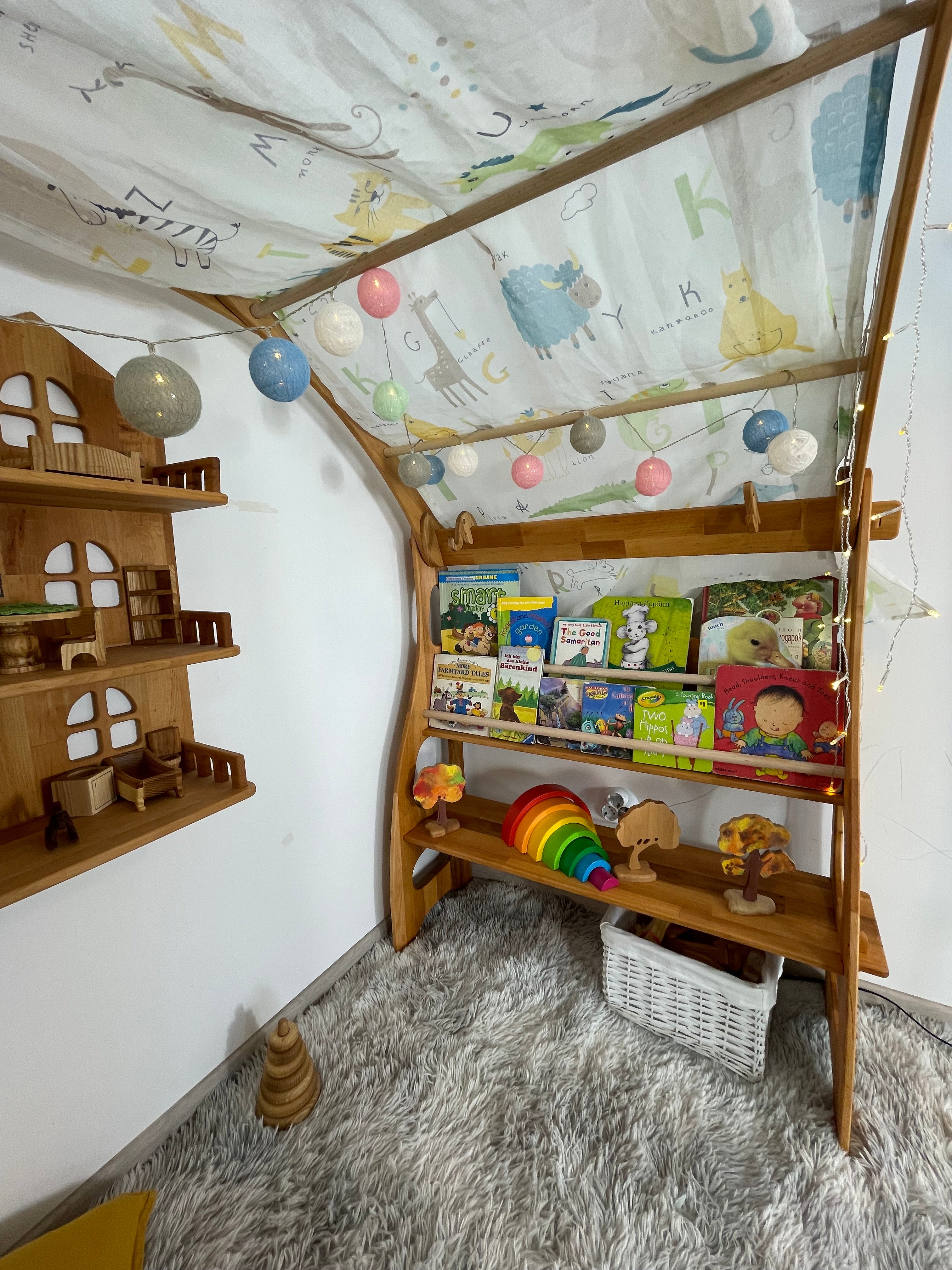 Single Waldorf Play Stand with Bookshelf