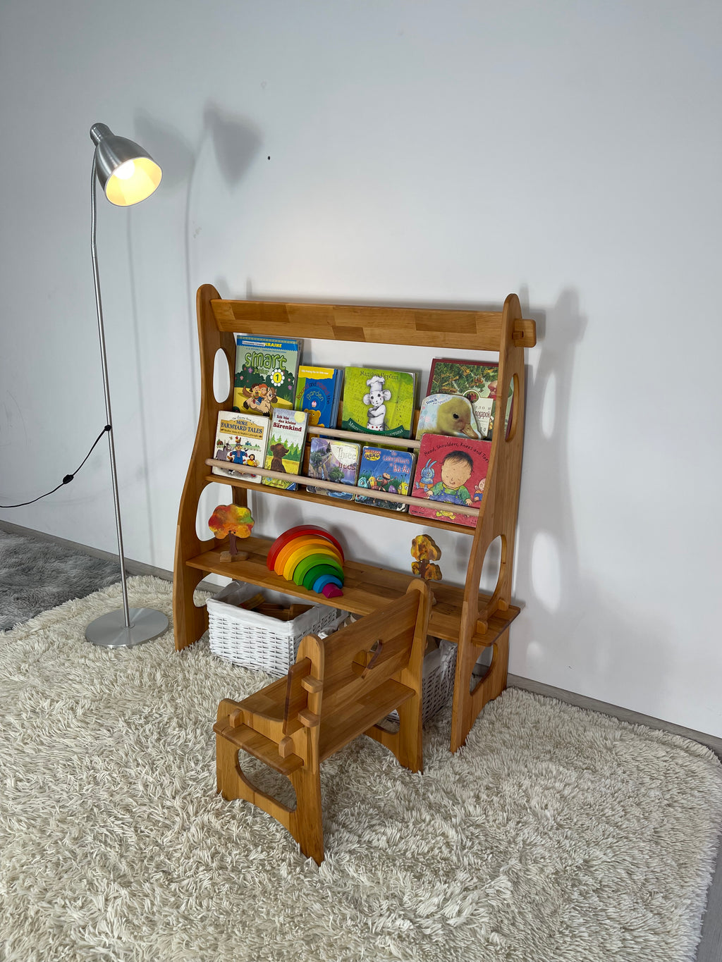 Half Playstand/bookshelf