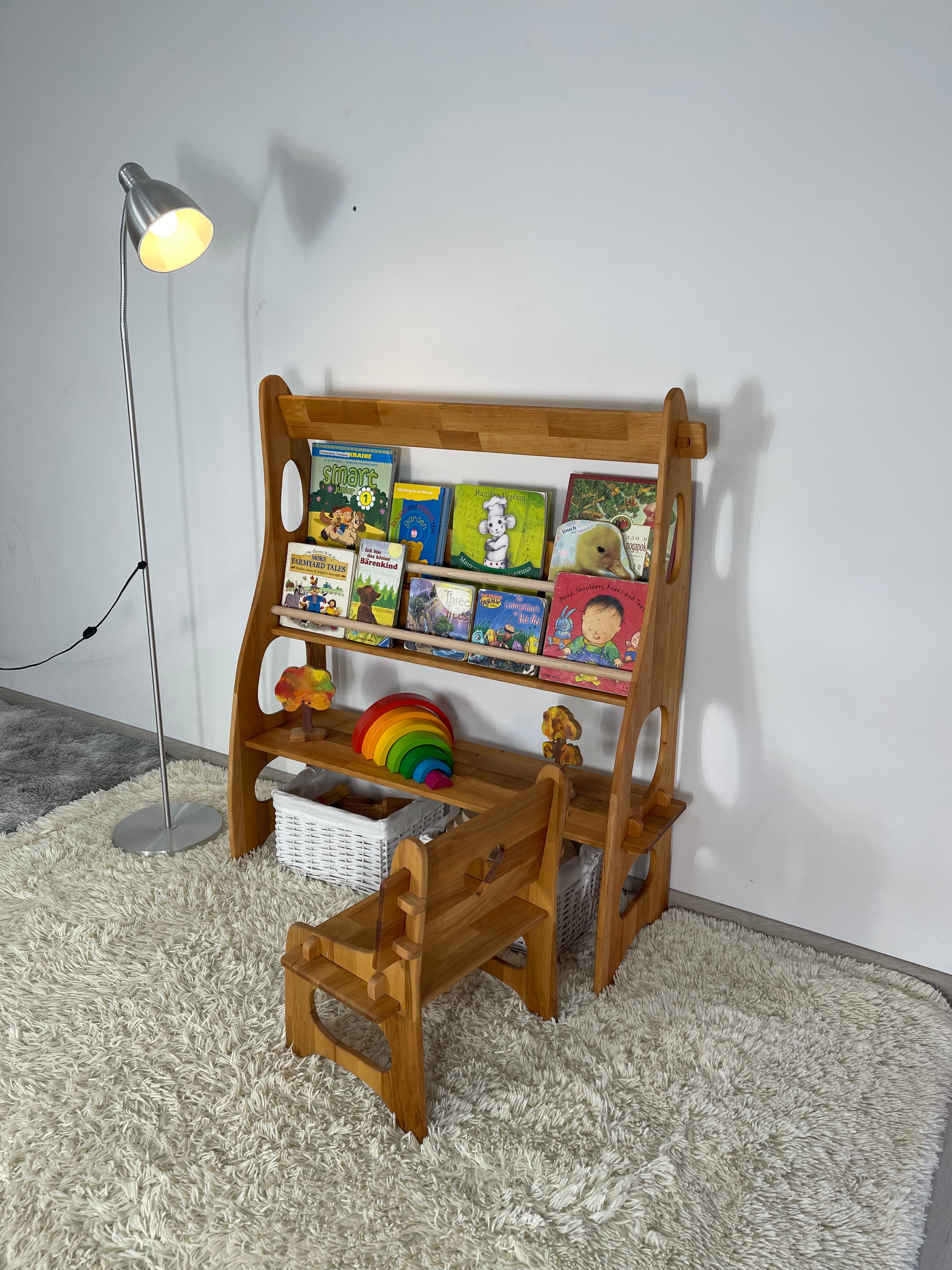 Half Playstand/bookshelf