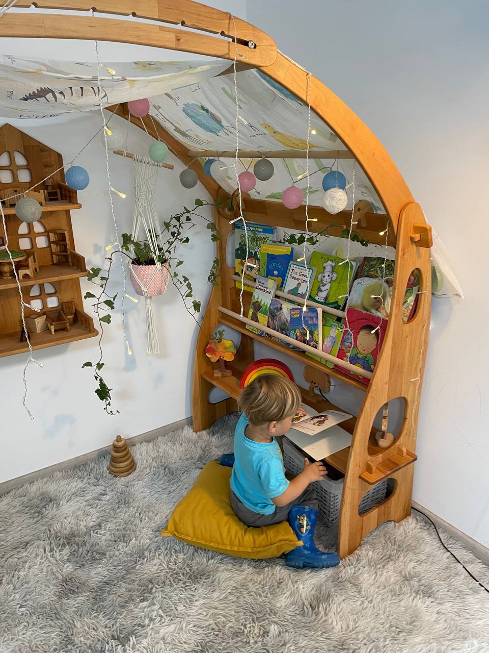 Waldorf Playstand Front-Facing Bookshelf Wooden Montessori playhouse