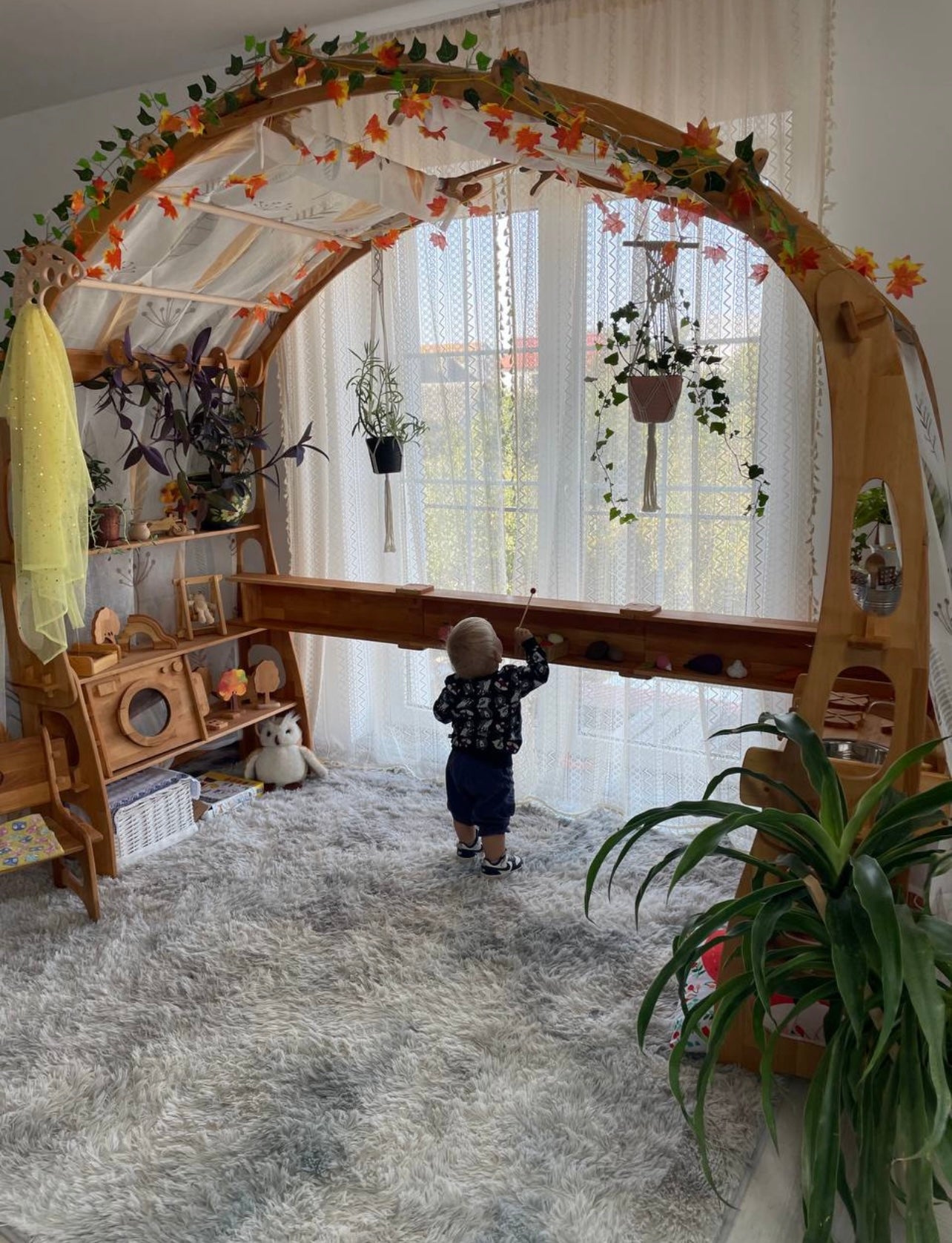 Montessori Playstand shelf