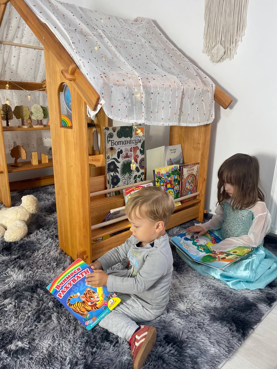 Montessori Wooden Playhouse with Bookshelf & Table Adjustable Heights