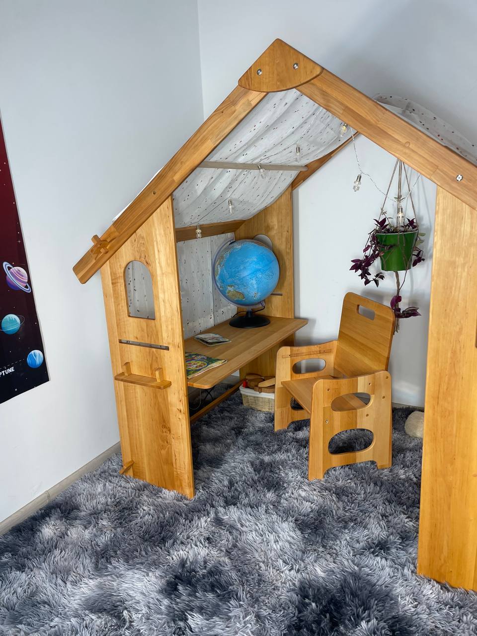 Montessori Wooden Playhouse with Bookshelf & Table Adjustable Heights