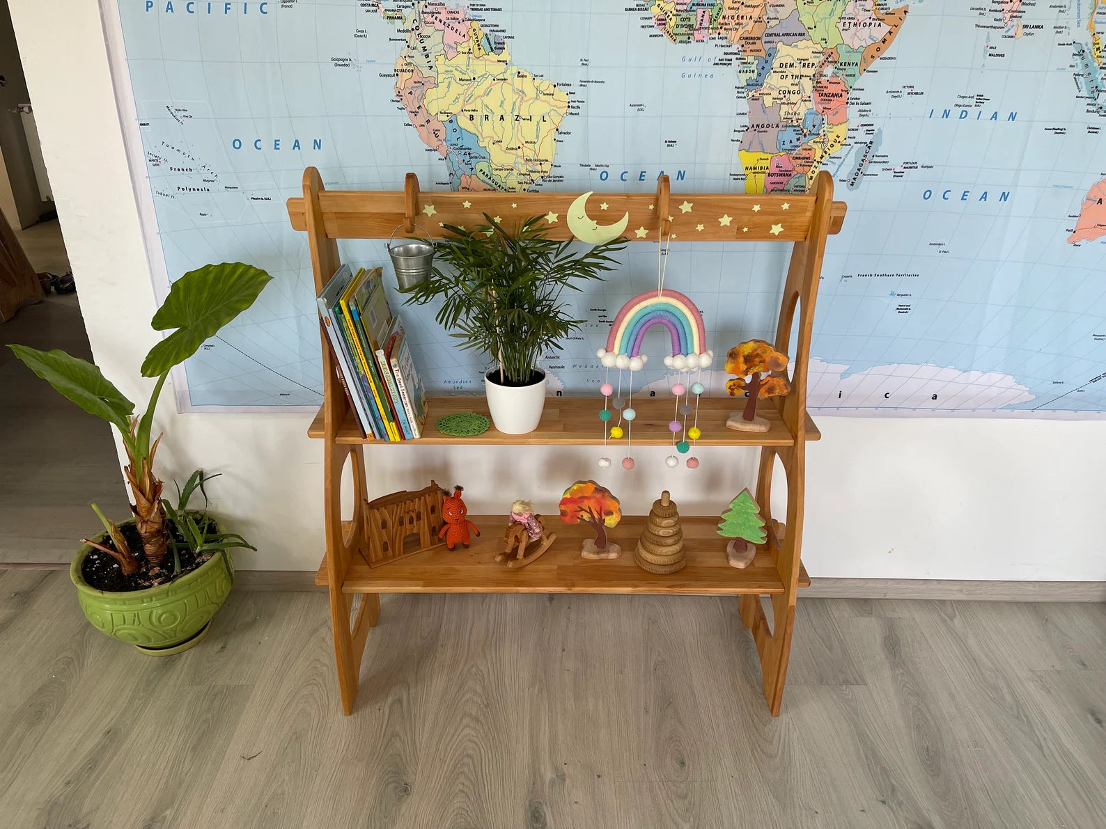 Half Waldorf Playstand