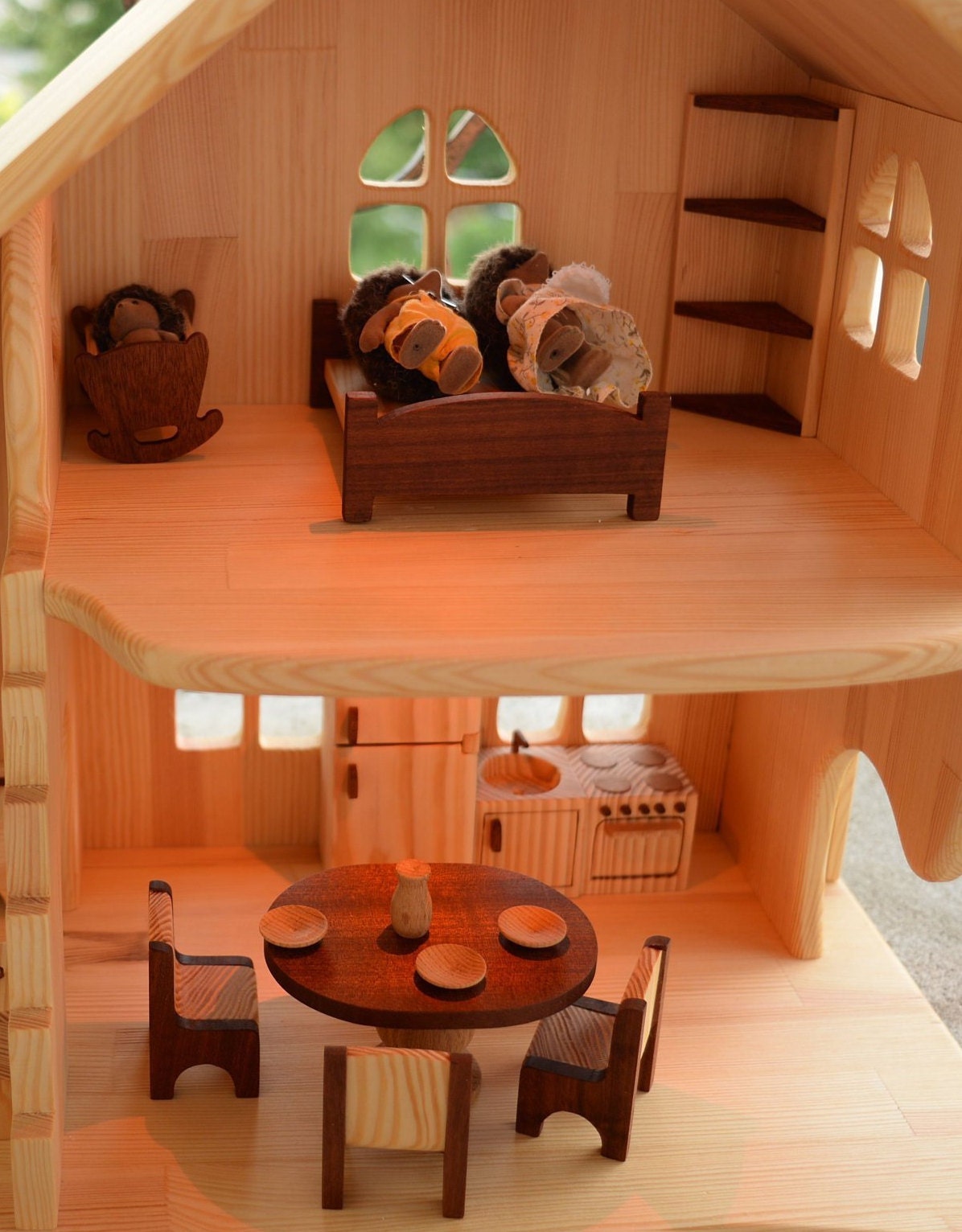 Dollhouse With Redwood Furniture scale 1:16