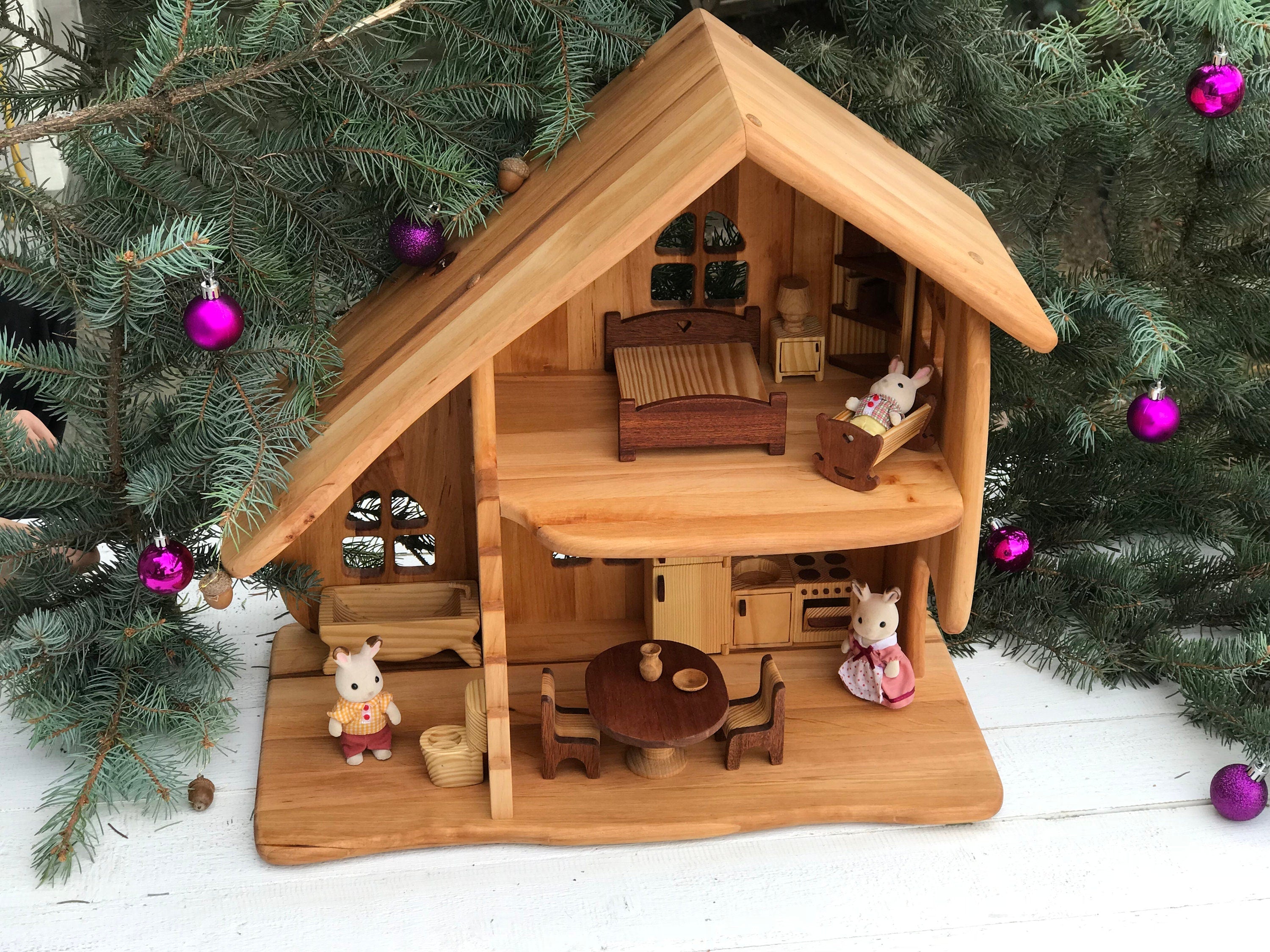 Dollhouse With Redwood Furniture scale 1:16