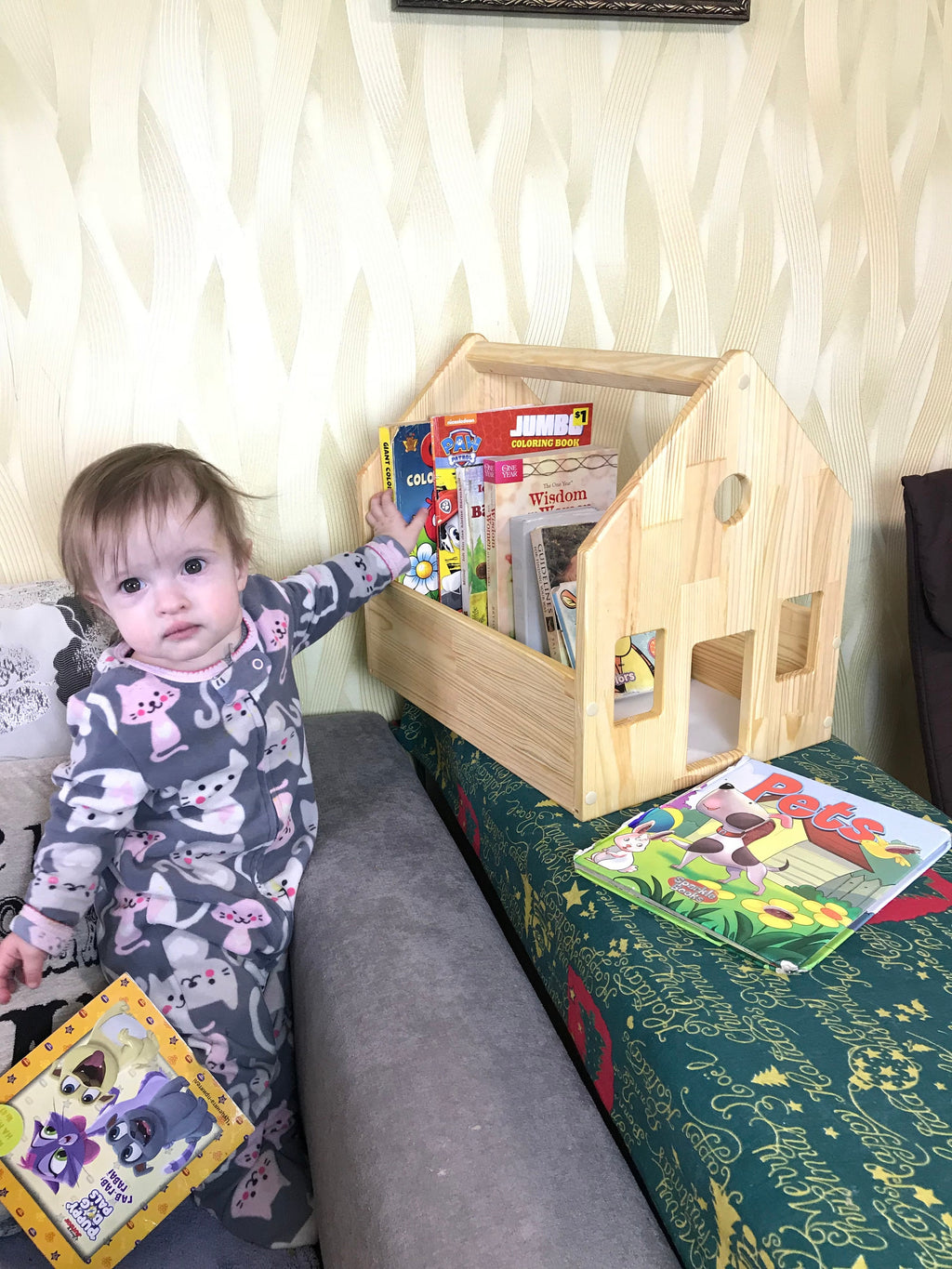 Bookshelf dollhouse