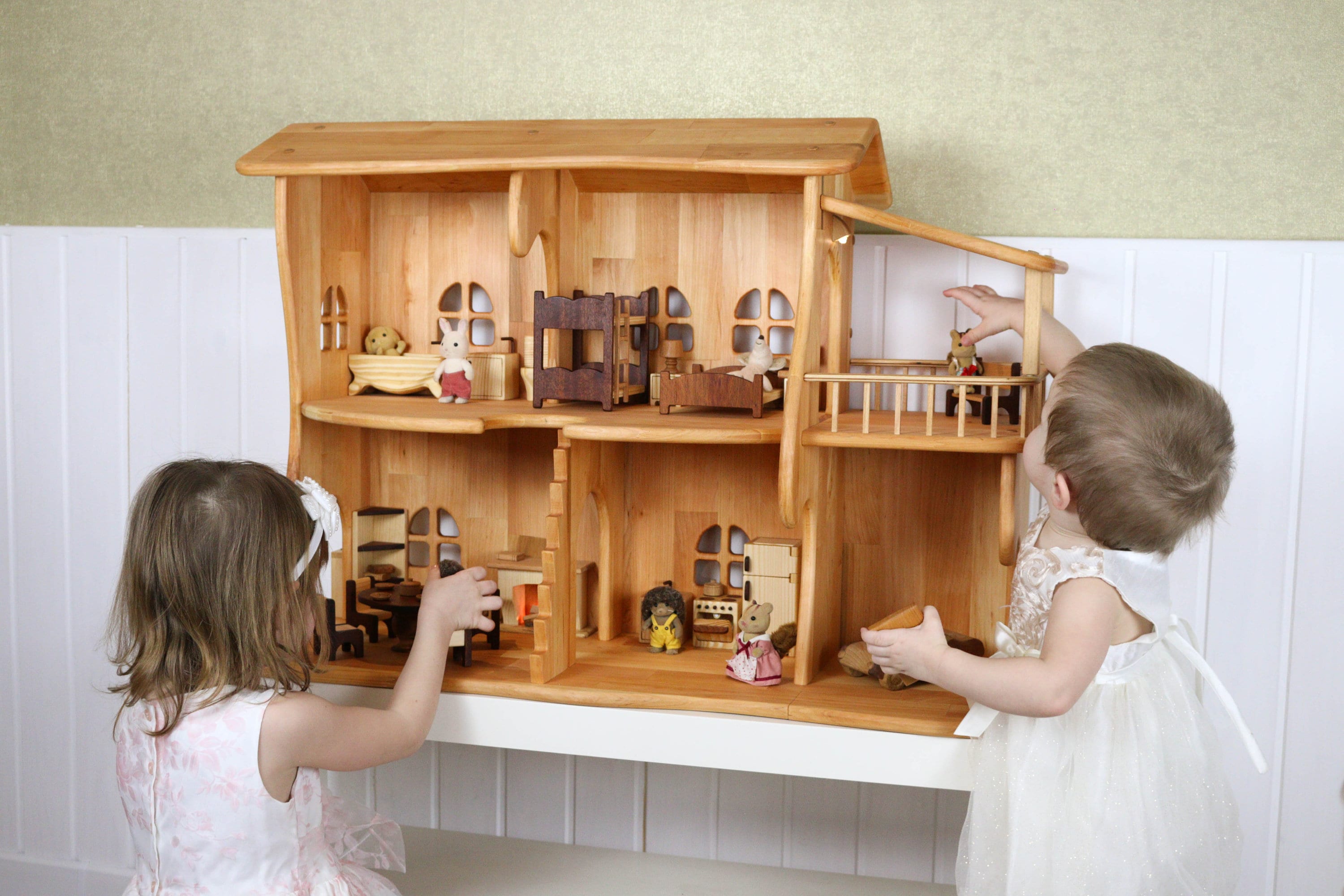 Dollhouse with Fireplace & Redwood furniture