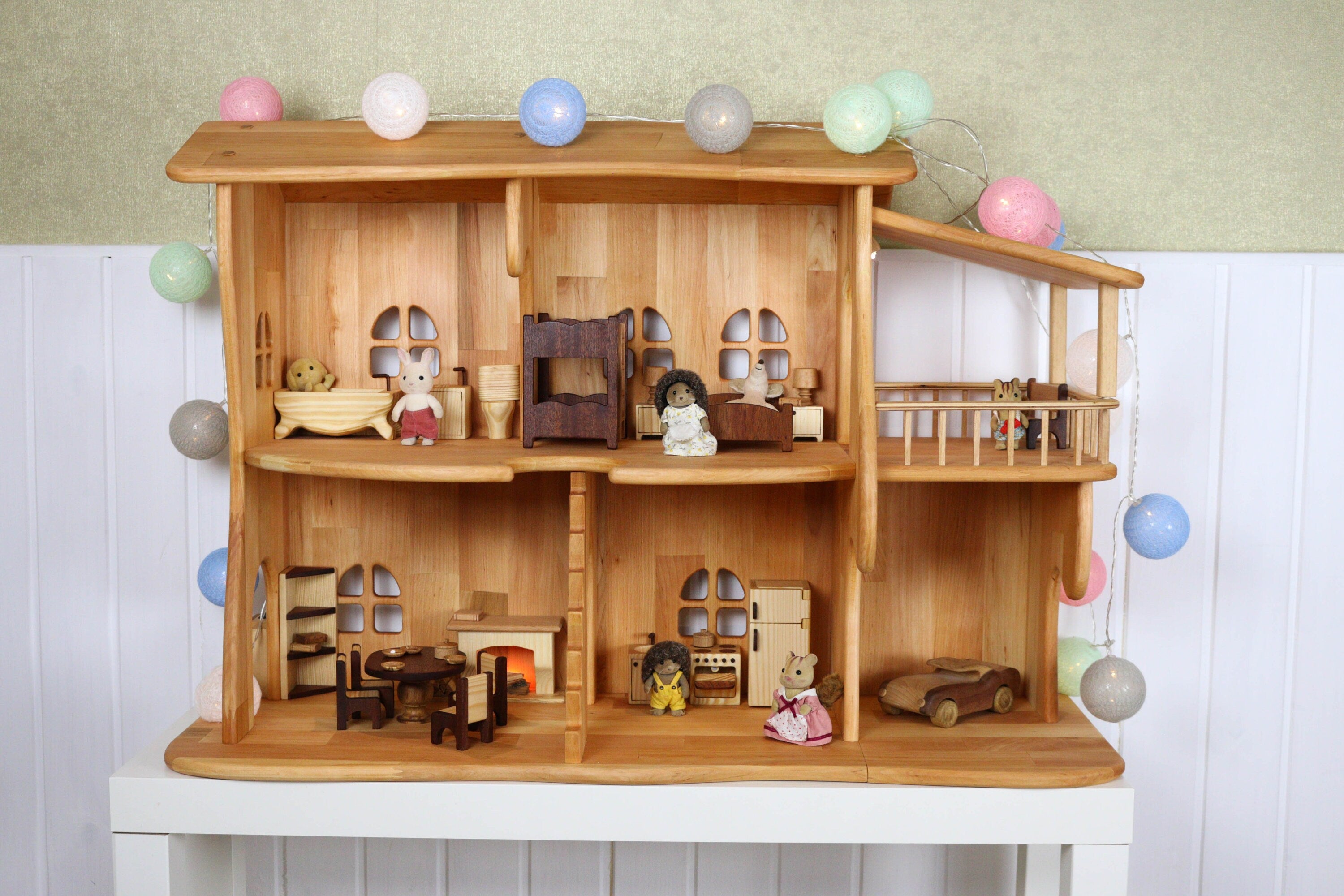 Dollhouse with Fireplace & Redwood furniture