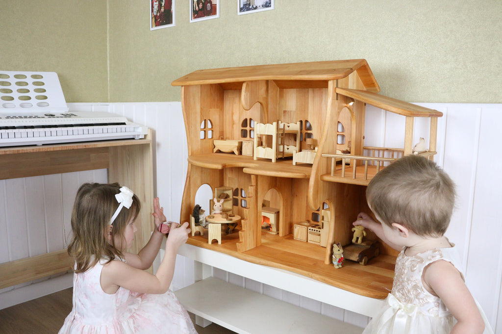 Dollhouse witf garage 1/16 scale