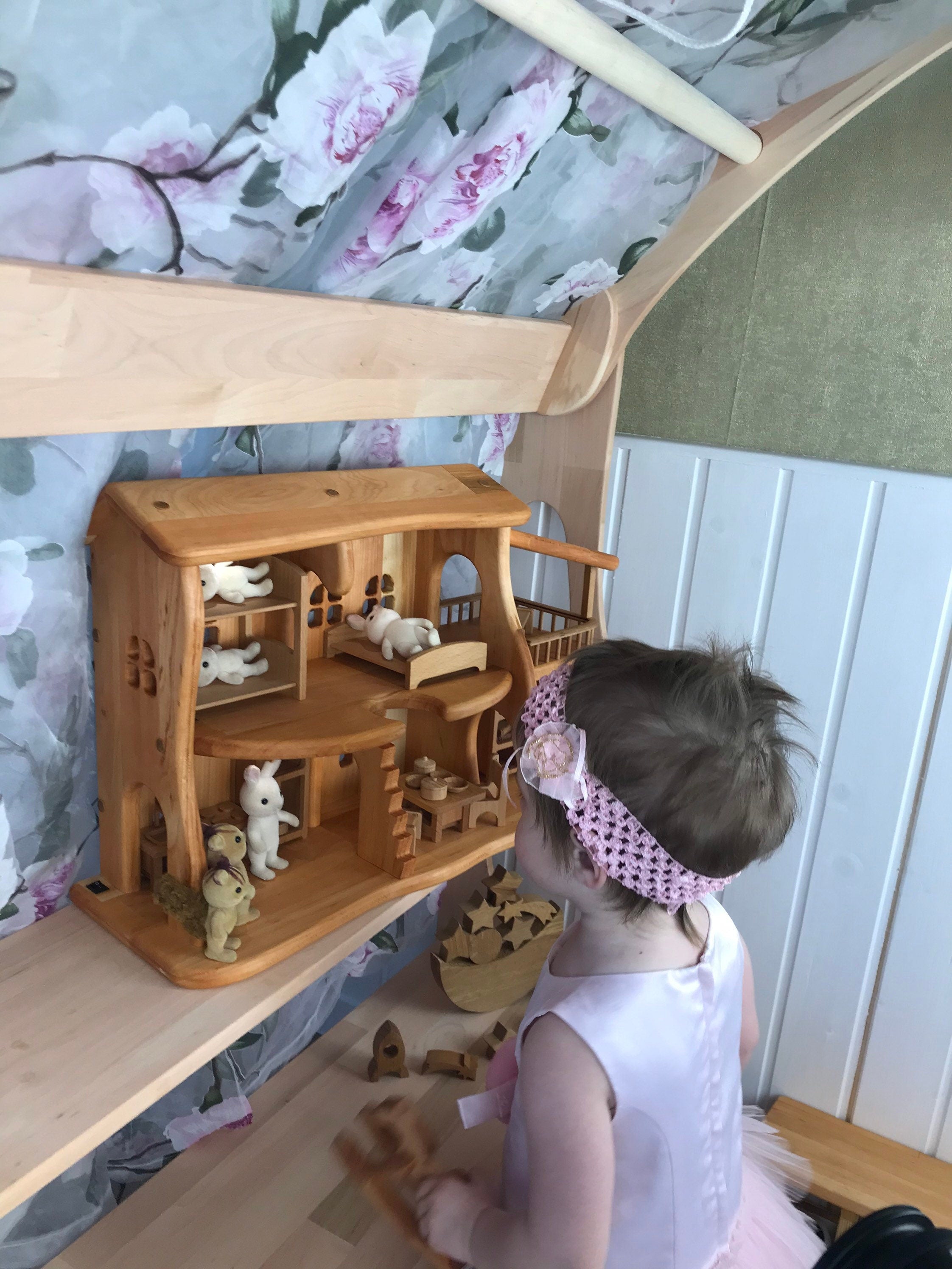 Dollhouse with garage 1:24 scale