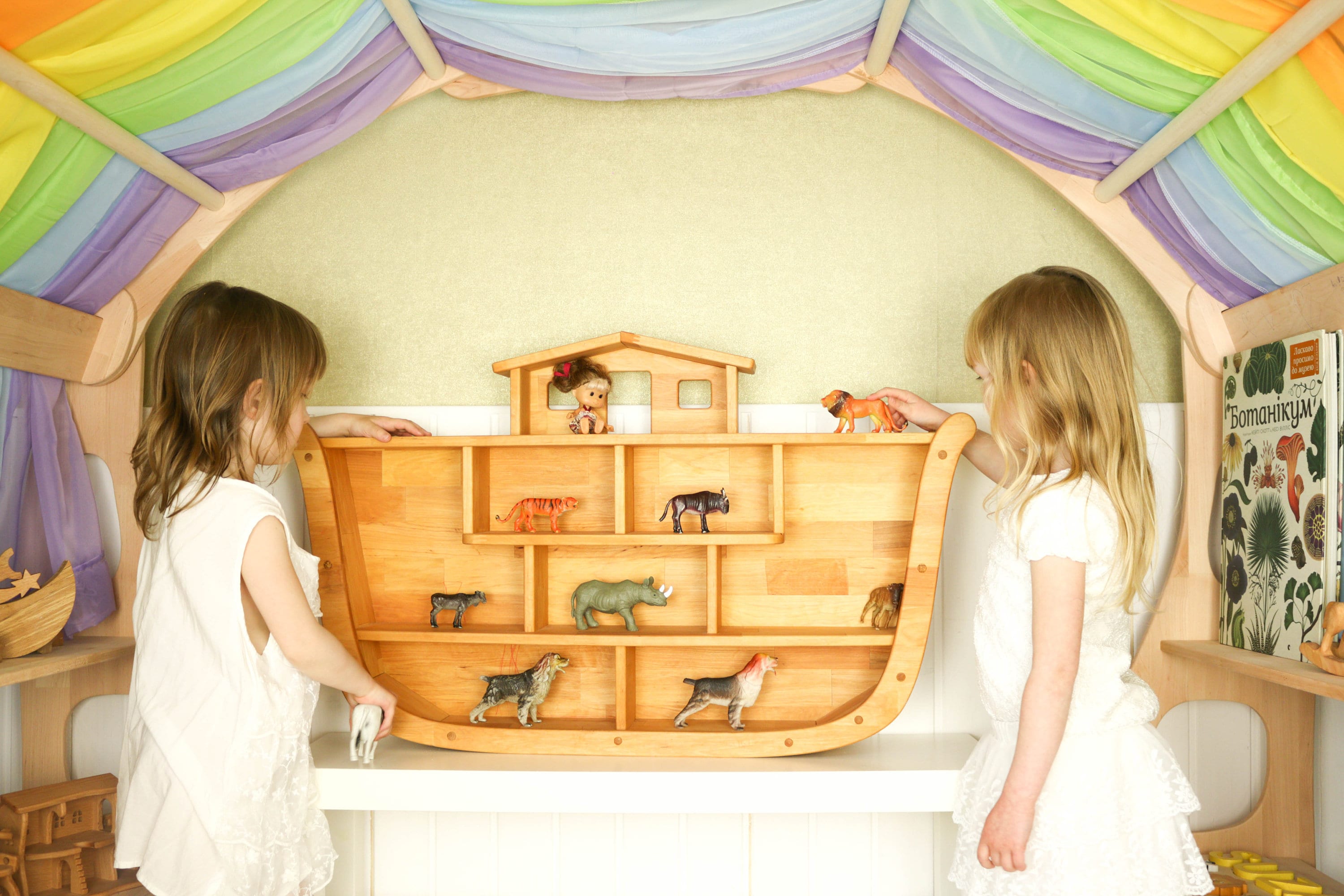 Wooden shelf "Noah's ark"