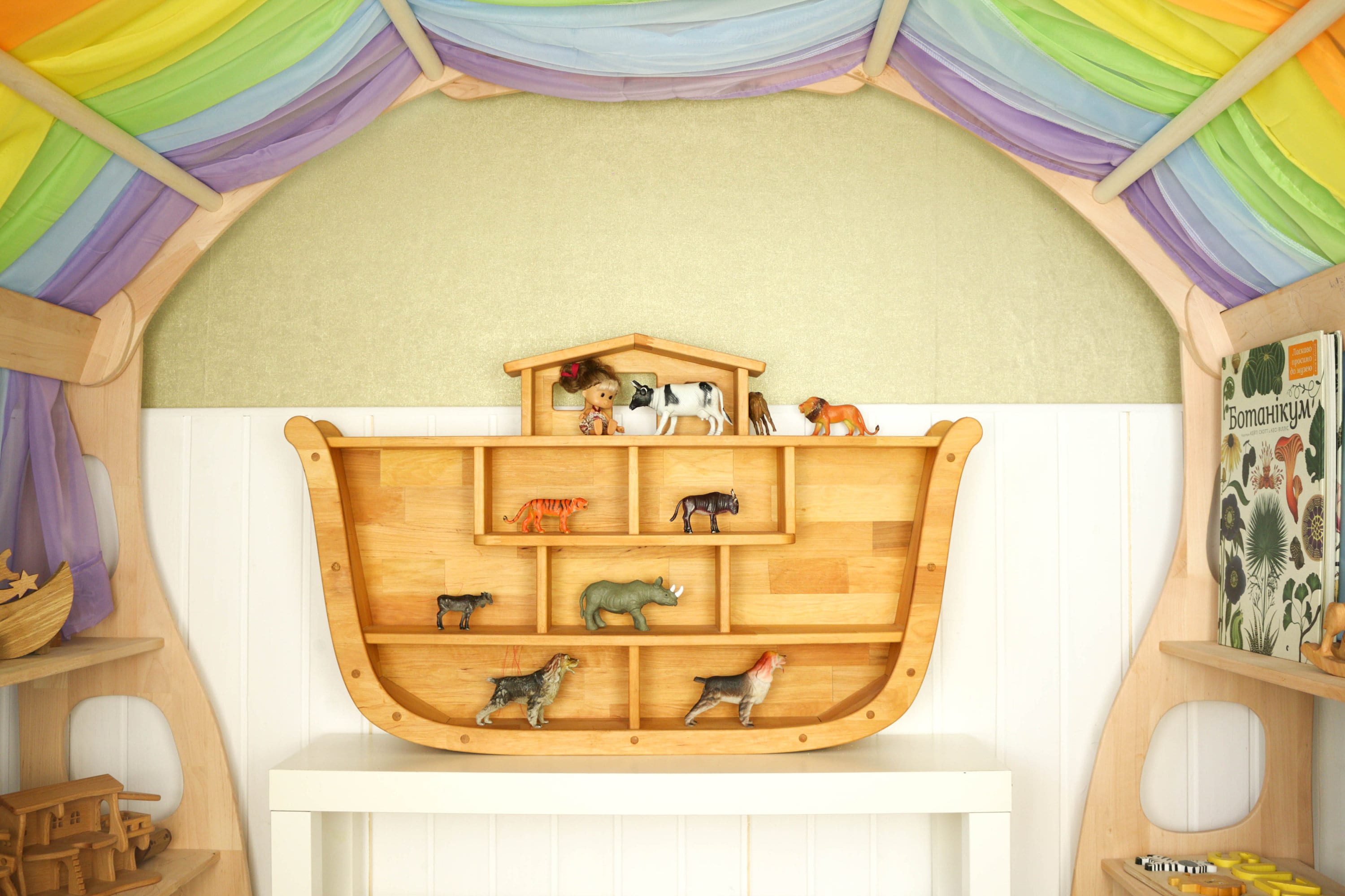 Wooden shelf "Noah's ark"