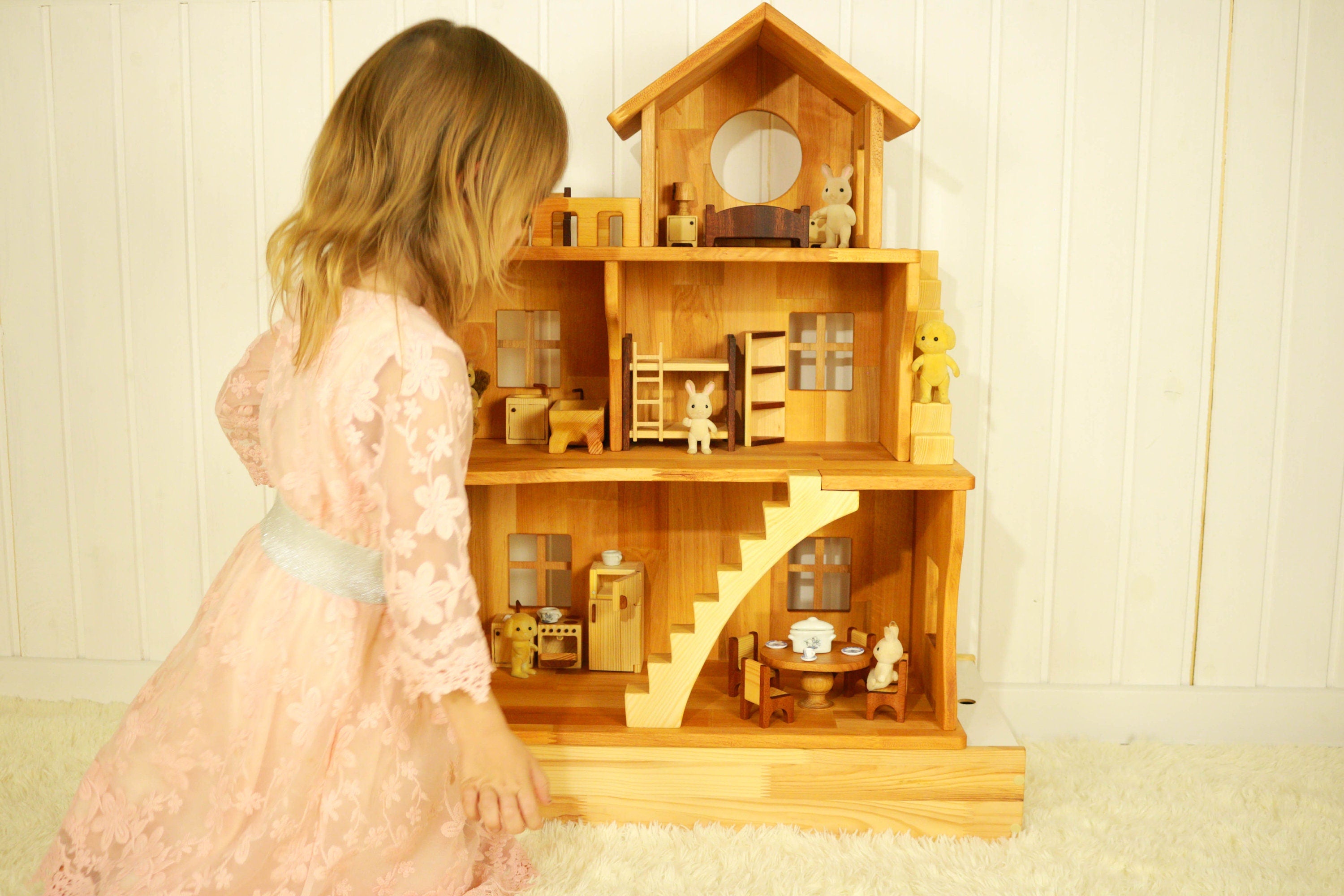 Stackable Dollhouse with Redwood furniture 1:16 Scale
