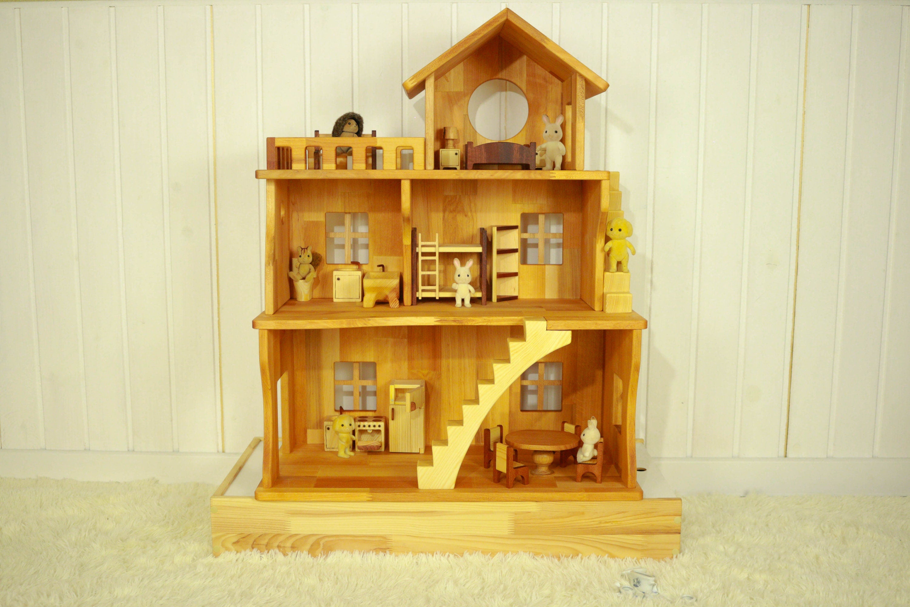 Stackable Dollhouse with Redwood furniture 1:16 Scale