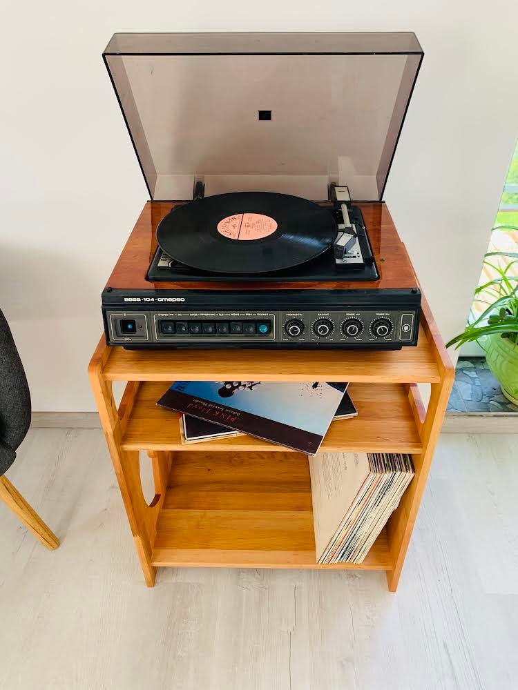 Wooden Record Player Stand – Custom Vinyl Table in Alder Wood