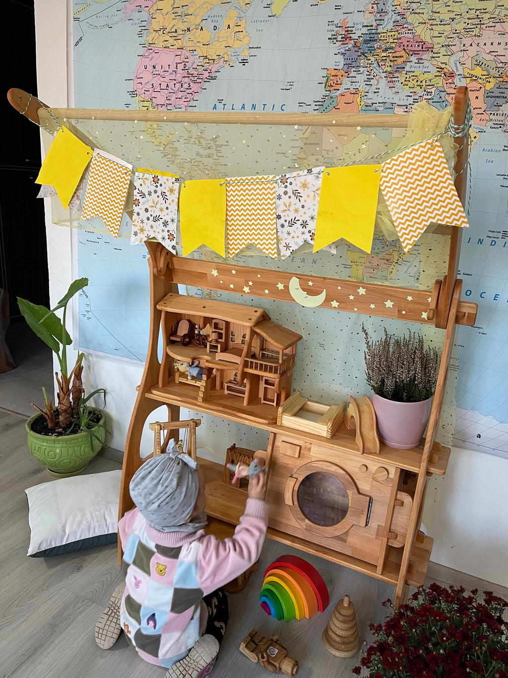 Dollhouse with garage 1:24 scale