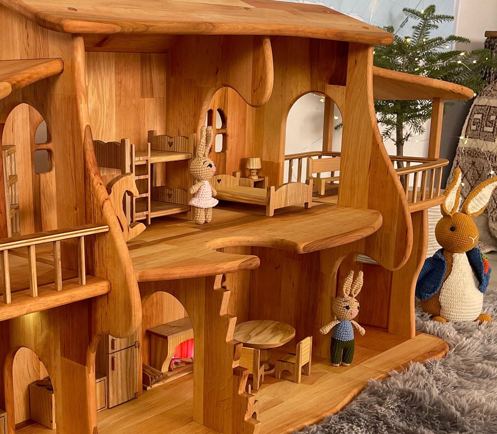 Dollhouse with two garages and Fireplace